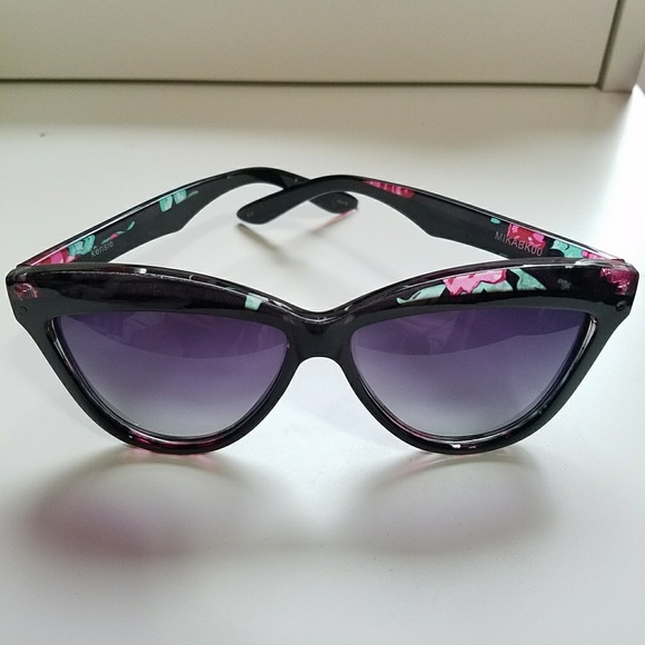 Retro-Chic Cat Eye Frames with Floral Pattern Trim - Picture 3 of 8
